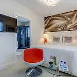 Modern Times Bed & Breakfast Amsterdam