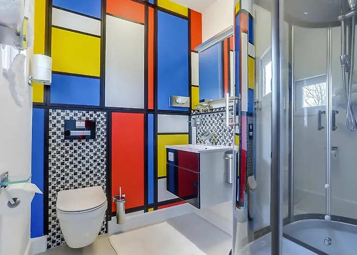 Modern Times Bed & Breakfast 4*