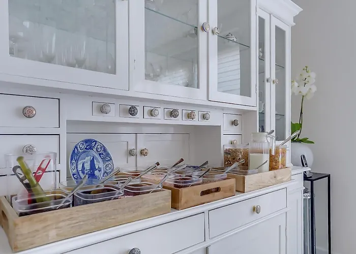 Modern Times Bed and Breakfast 4*